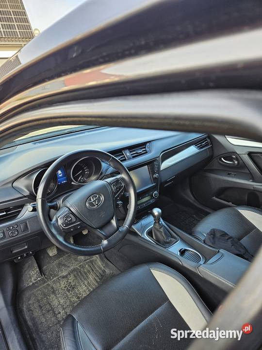 Toyota Avensis 16 TDI 2015 światła przeciwmgielne Bartoszyce