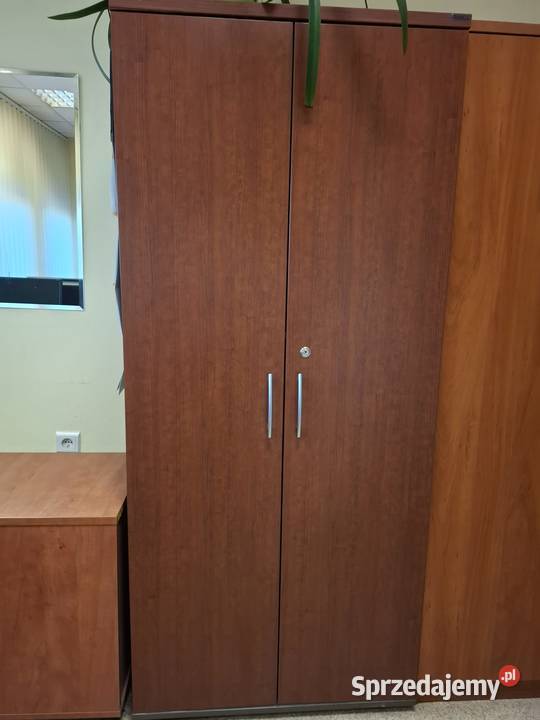 Szafa dwudrzwiowa z półkami wewnątrz śląskie Tychy