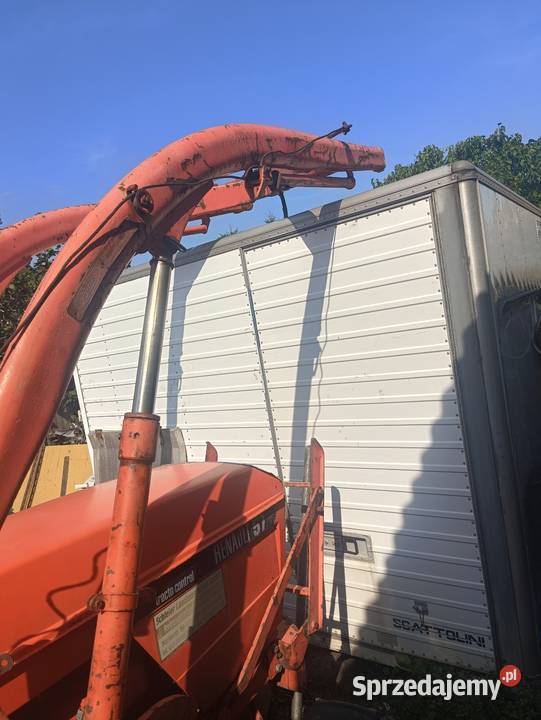 Ciągnik rolniczy Renault 57 z TUREM Radom