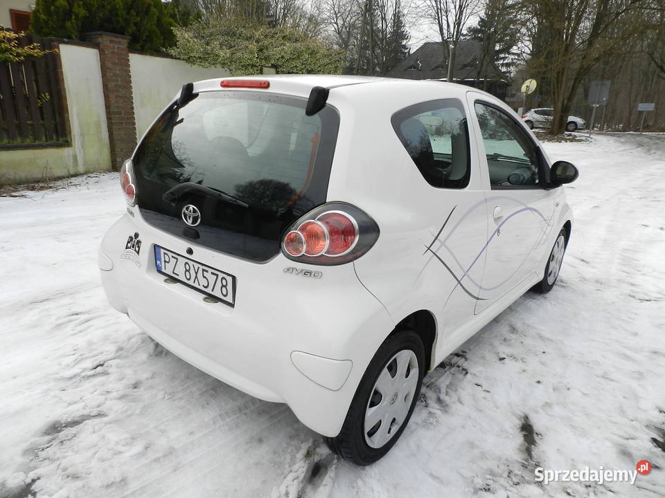 Toyota Aygo I mała tania niezawodna BEZ RDZY wspomaganie kierownicy Aygo Puszczykowo sprzedam