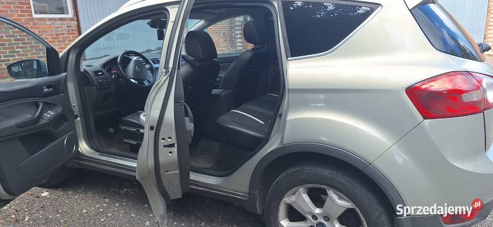 Ford KUGA Motycz
