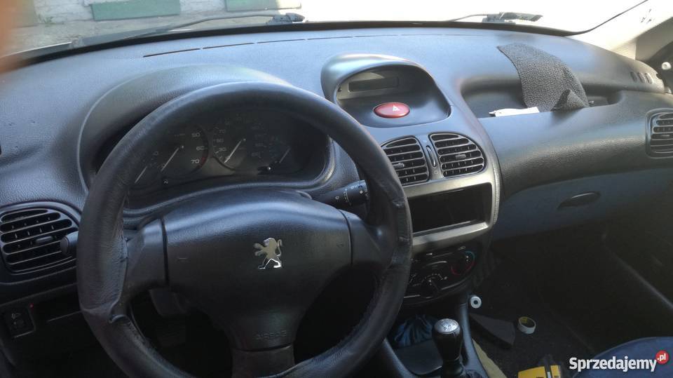 Peugeot 206 uszkodzony Rok produkcji 2002