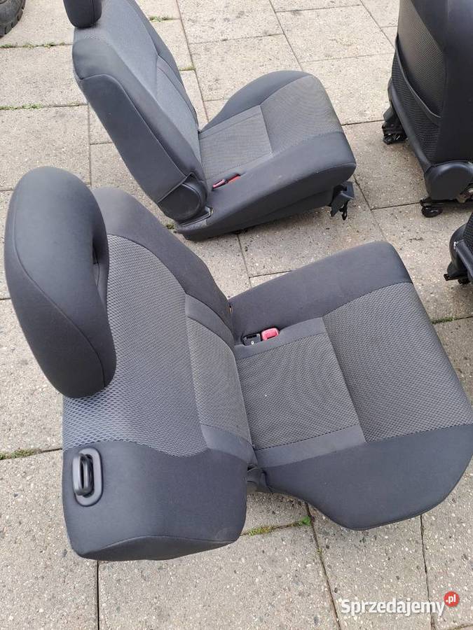 Toyota Rav 4 II 5D 4WD 4x4 komplet foteli plus