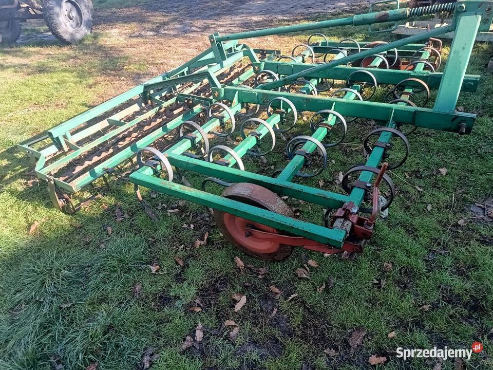 Agregat uprawowy 28 z przednim wałem Rolnictwo Brdów