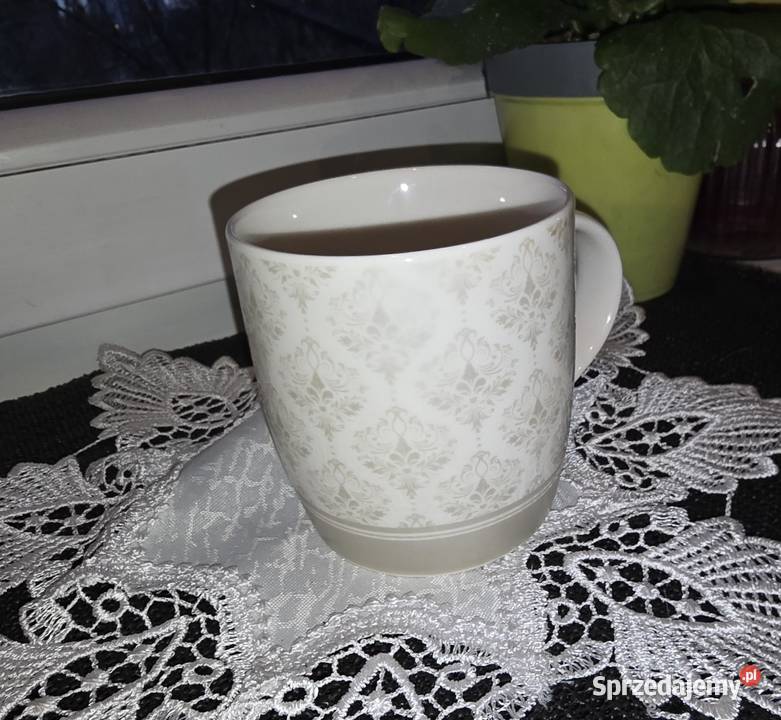 Śliczny elegancki kubek ze srebrnym zdobieniem Sosnowiec
