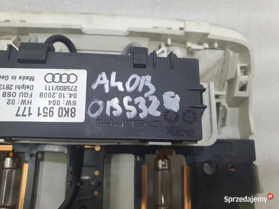 LAMPKA PODSUFITKI OŚWIETLENIE AUDI A4 B8 osobowe