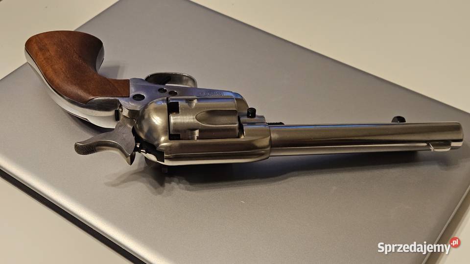 Rewolwer czarnoprochowy Uberti Cattleman cal44 sprzedam