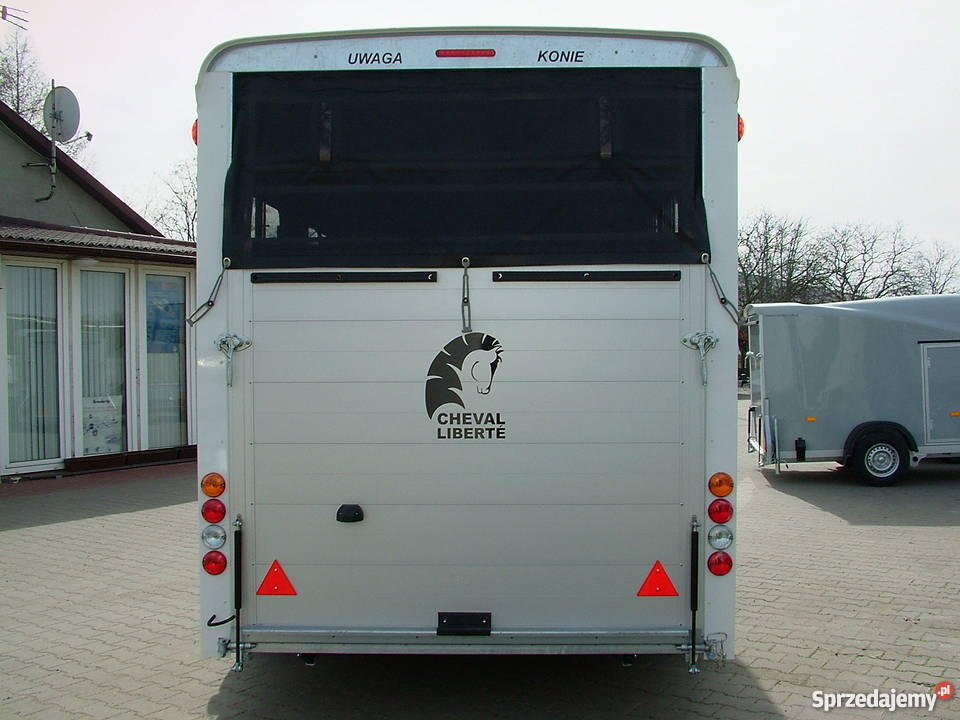 Przyczepa do przewozu koni czterokonna 2