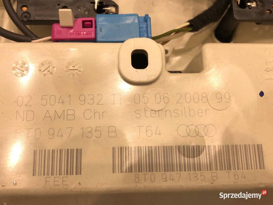 LAMPA SUFITOWA AUDI A4 B8 8T0947135B Kombi 0715