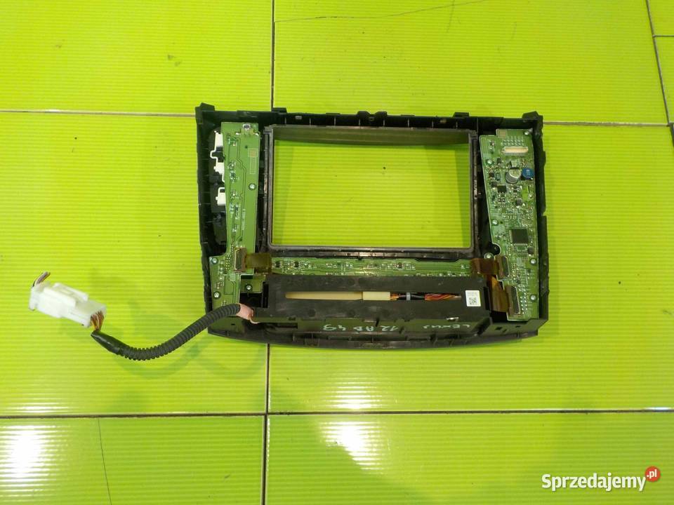 LEXUS IS 220 IS II 08r ramka wyswietlacza Pozostałe Suków