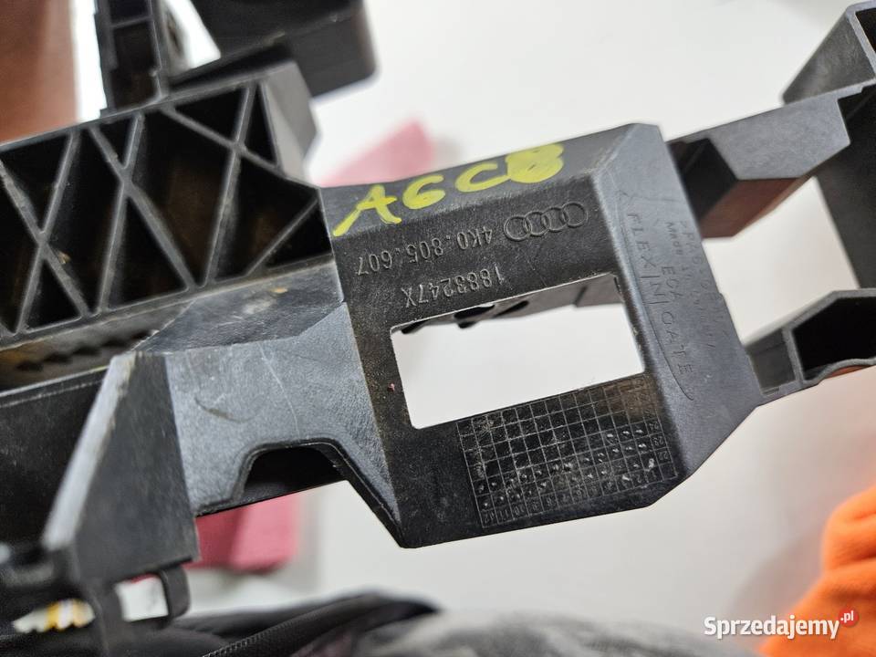 AUDI A6 C8 ŚLIZG POD LAMPE LEWY PRZÓD 4K0805607 osobowe sprzedam