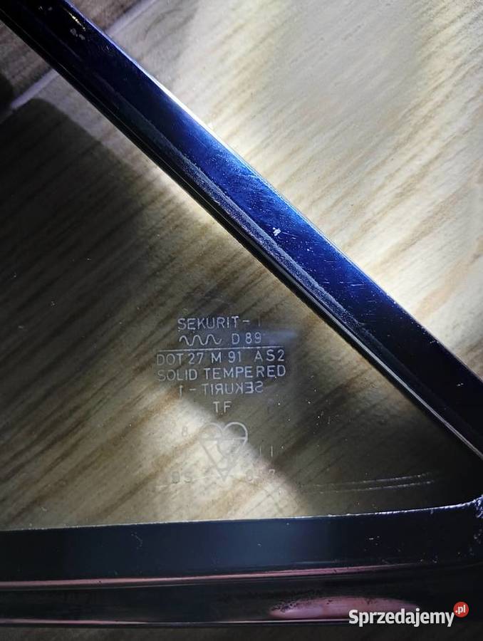 Szyba boczna prawa uchylna Opel Rekord A Dębowa Kłoda