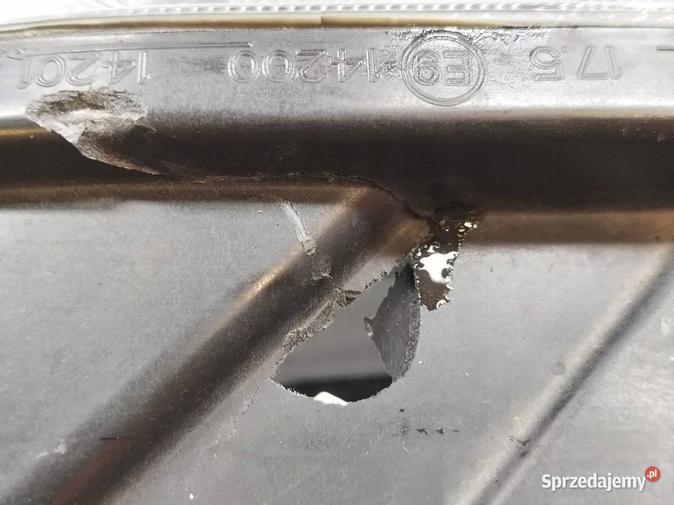 LAMPA PRZÓD LEWA FULL LED LEKKO USZKODZONA