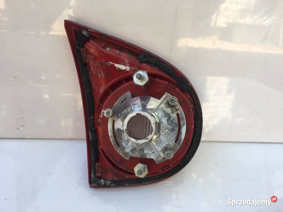 VW GOLF 5 PRAWA LAMPA W KLAPĘ Ostroróg sprzedam