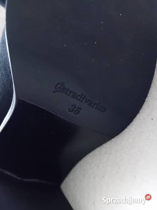 Czarne botki Stradivarius