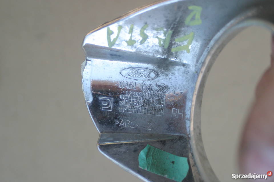 FORD FIESTA MK6 CHROM RAMKA HALOGENU PRAWA PRZÓD sprzedam