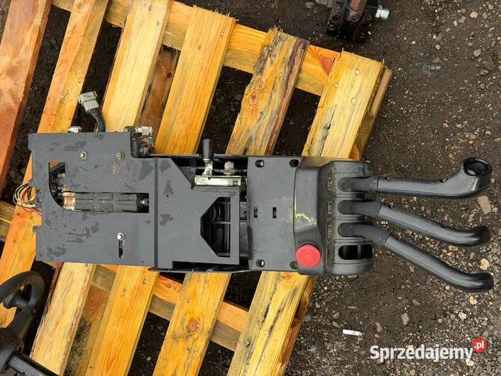 Rozdzielacz hydrauliczny trzysekcyjny HYSTER Antonie