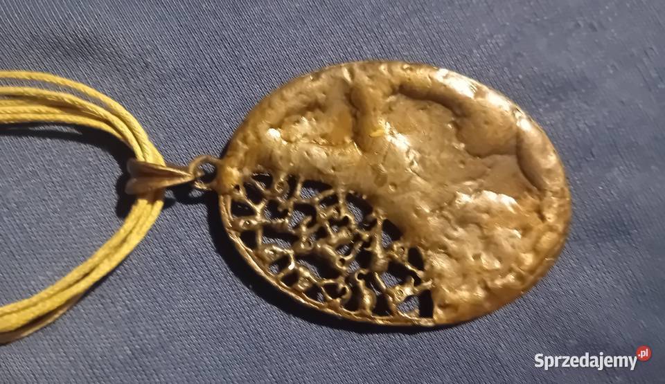 Secesyjny wisiorek mosiądz i emalia początek XX wielkopolskie Koźminek