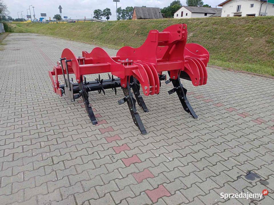Pług dłutowy PIORUN z wałem kolczatkowym STRUMYK Tuszyn