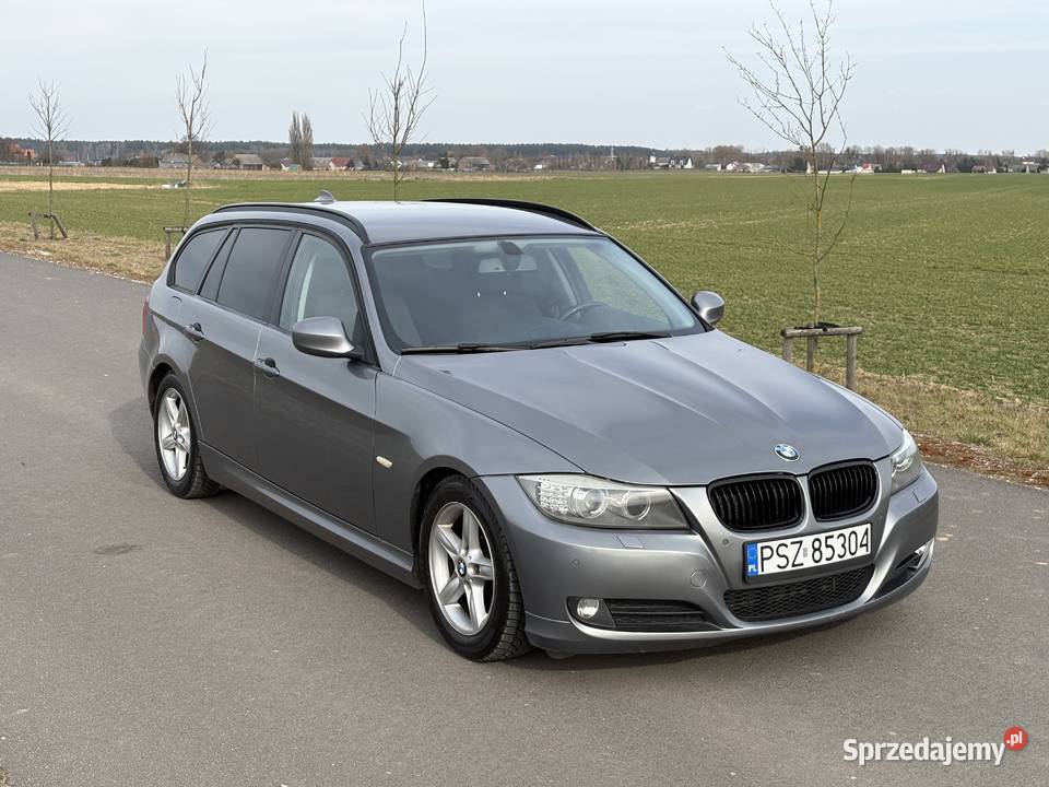BMW Seria 3 E91 LCI biXenon PDC nawigacja CIC Rok produkcji 2011