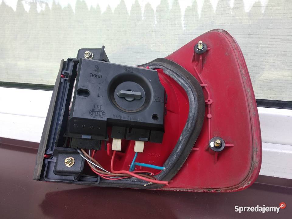 Audi 80 B4 sedan lampa tył tylna lewa w błotnik sprzedam