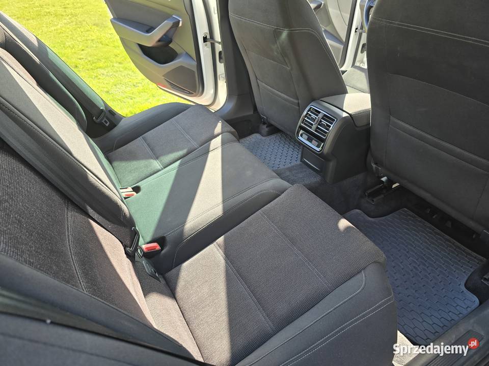 Volkswagen Passat B8 14 sedan biała perła mazowieckie Radzanowo
