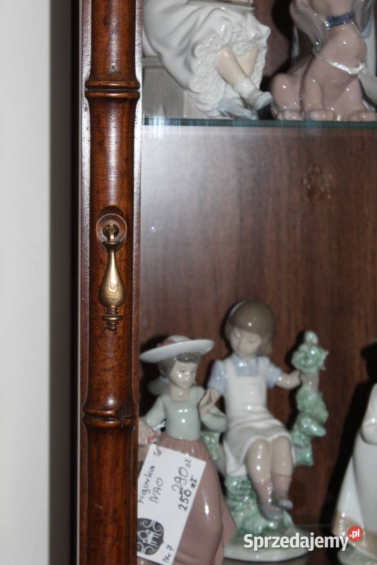 Dębowa witryna z XXw 638 FiaF Szczecin