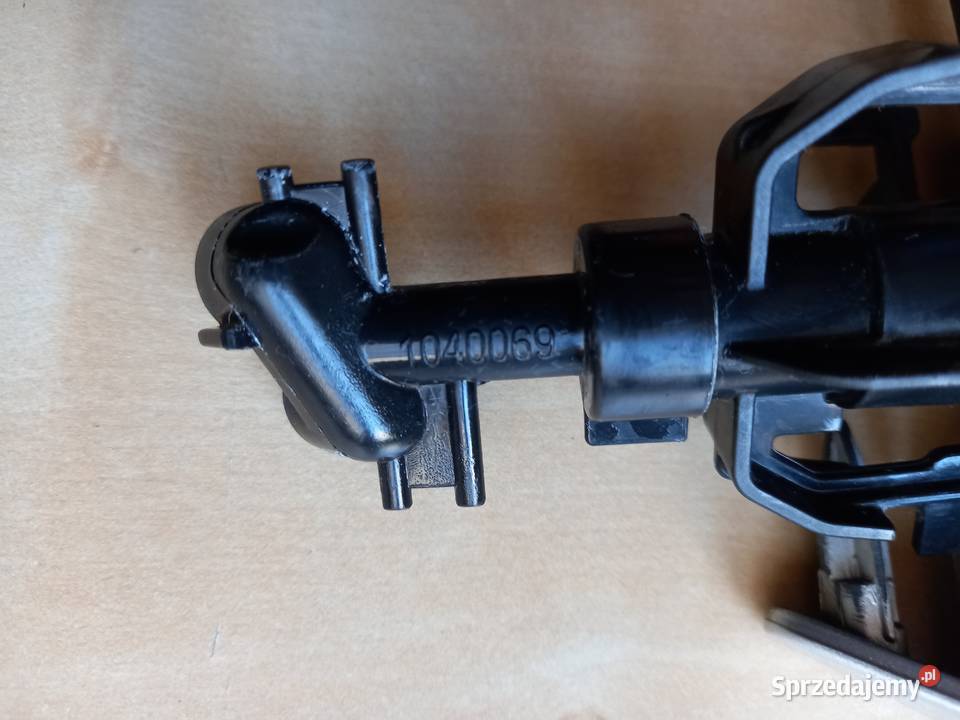 VW Passat B8 spryskiwacz lampy przód Bukownica