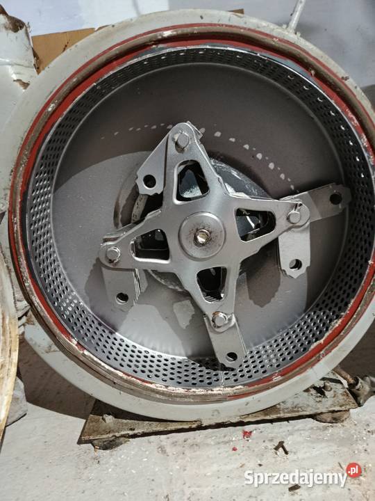 Mieszalnik pasz śrutownik ssąco tłoczący