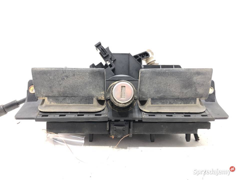 KLAMKA KLAPY TYŁ AUDI A6 C5 8D9827565H osobowe