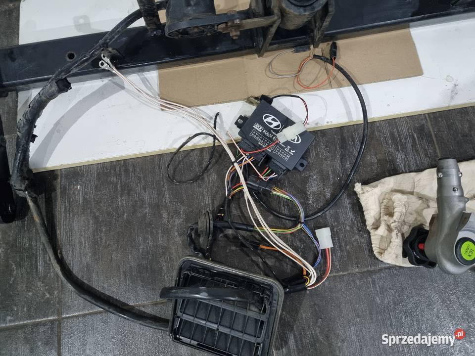 HAK HOLOWNICZY HYUNDAI TUCSON III 1521 osobowe Skierniewice