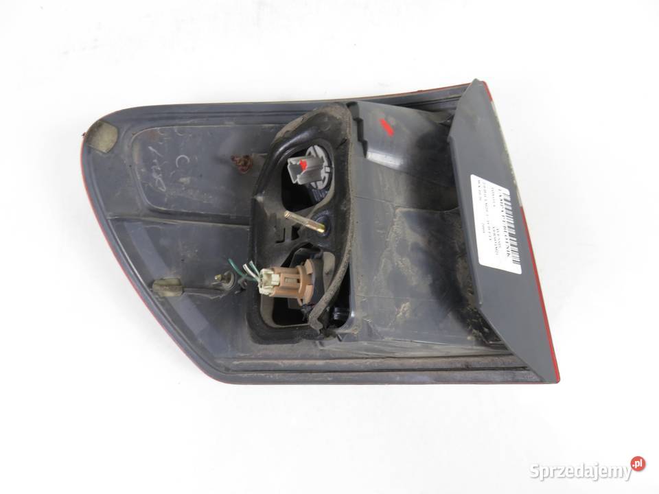 LAMPA PRAWA TYLNA TOYOTA AVENSIS VERSO