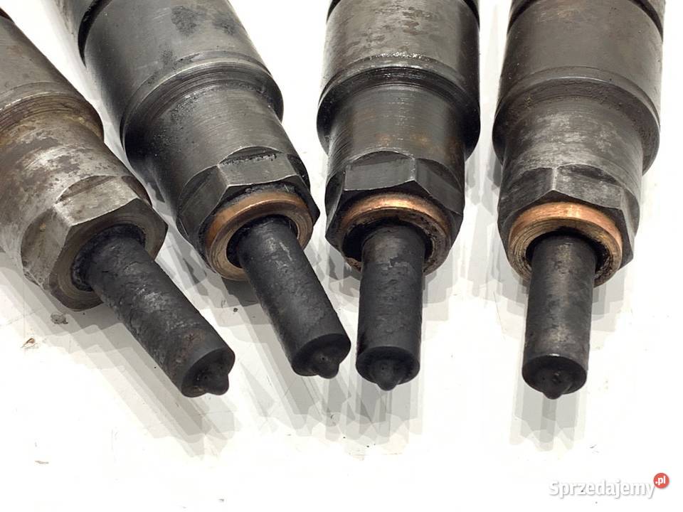 WTRYSKIWACZE KOMPLET AUDI A4 B5 028130201T 19 Wtryskiwacze