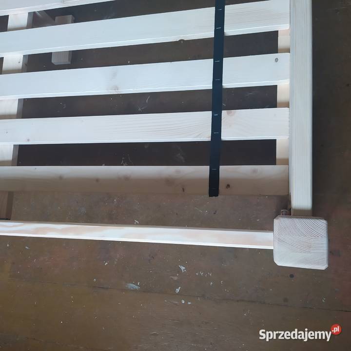 Nowe wytrzymałe łóżko sosnowe 140x200 na