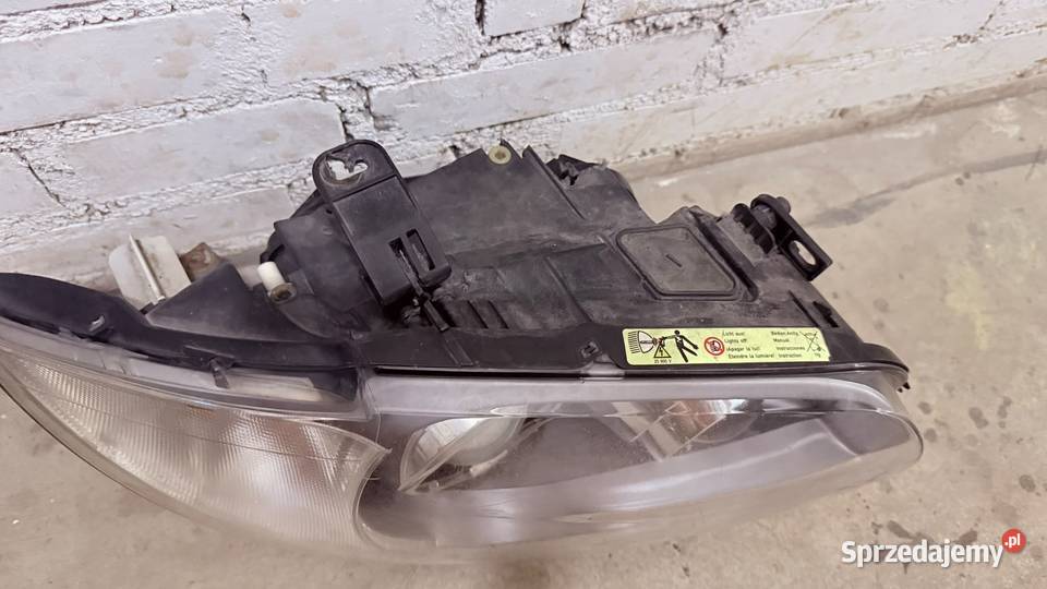 Prawy Xenon do BMW e87 2009 komplet Turek sprzedam