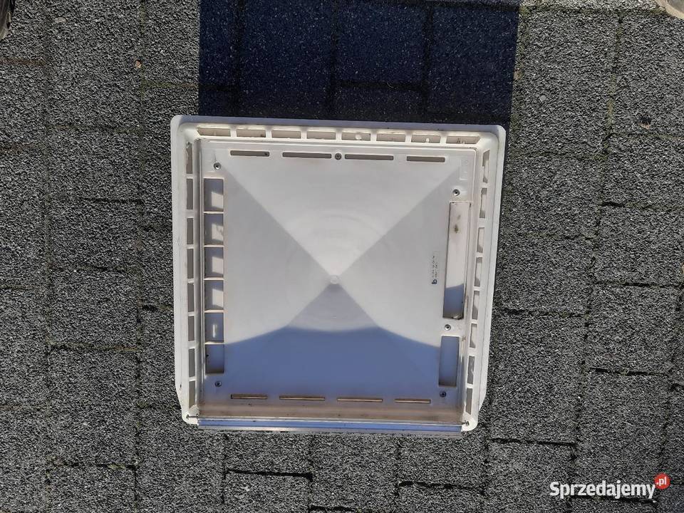 Szyberdach z wentylatorem 12V do przyczepy