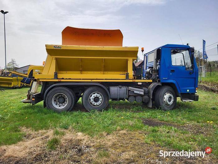 AUTO Z POSYPYWARKĄ pełny VAT