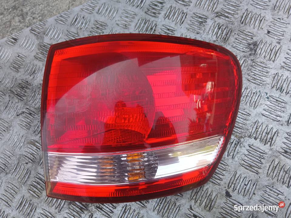 Lampa prawa tylna Toyota Avensis Verso 0103r Lampy tylne sprzedam