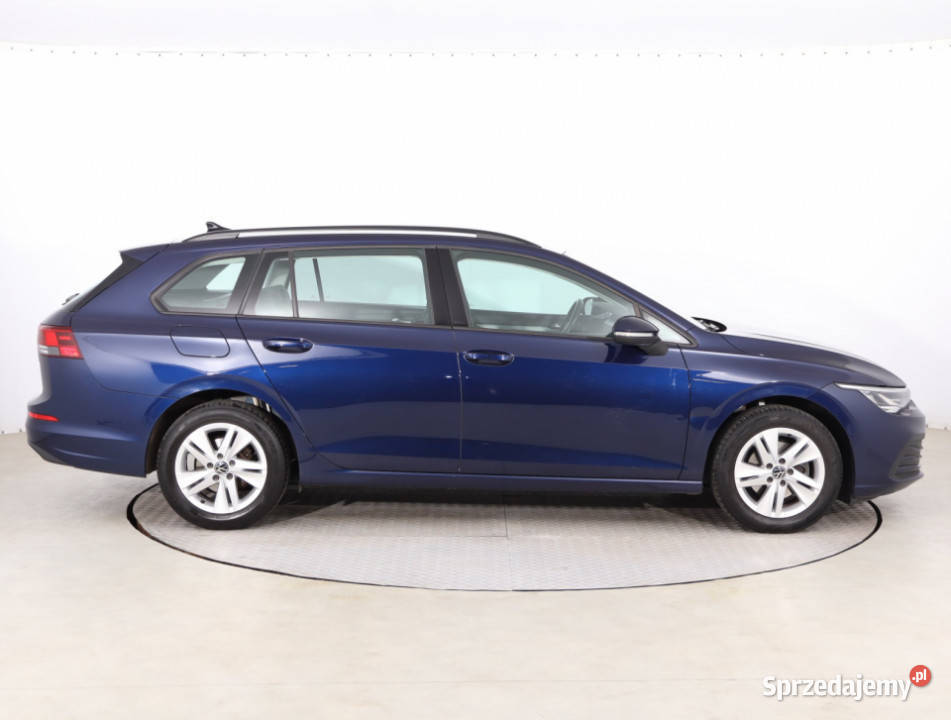 VW Golf 15 eTSI niebieski