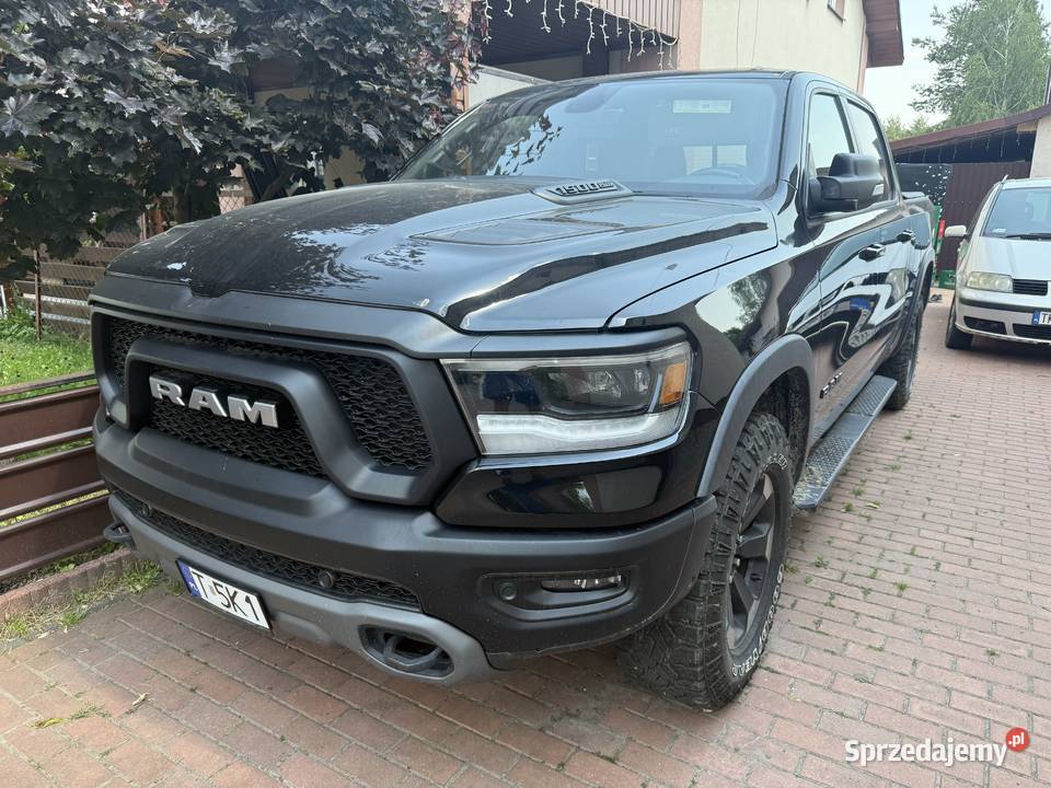 Ram 1500 Rebel 4x4 duże radio