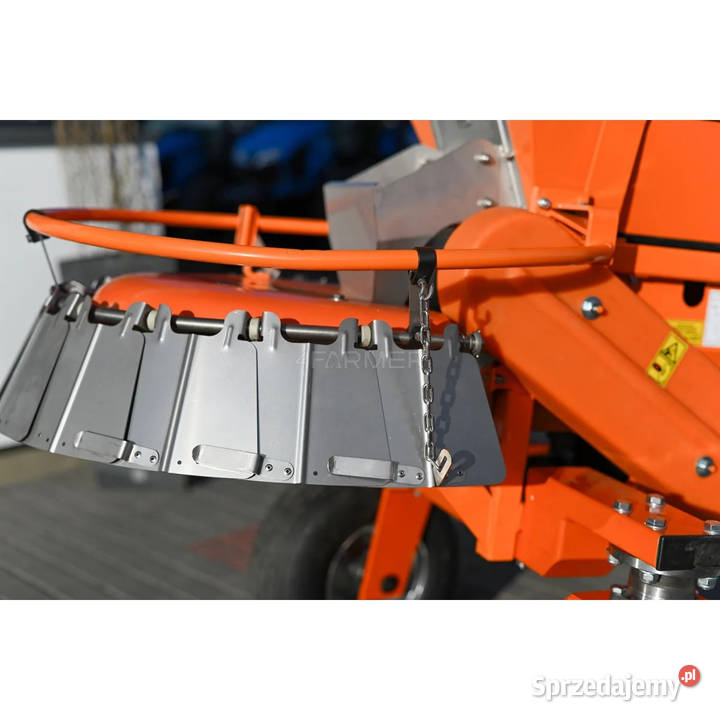 Rozsiewacz M320 4Farmer 320 l z kołami i Jędrzejów