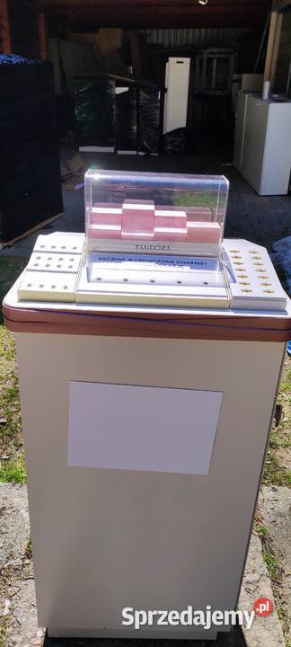 Ekspozytor marki PANDORA na biżuterię Warszawa