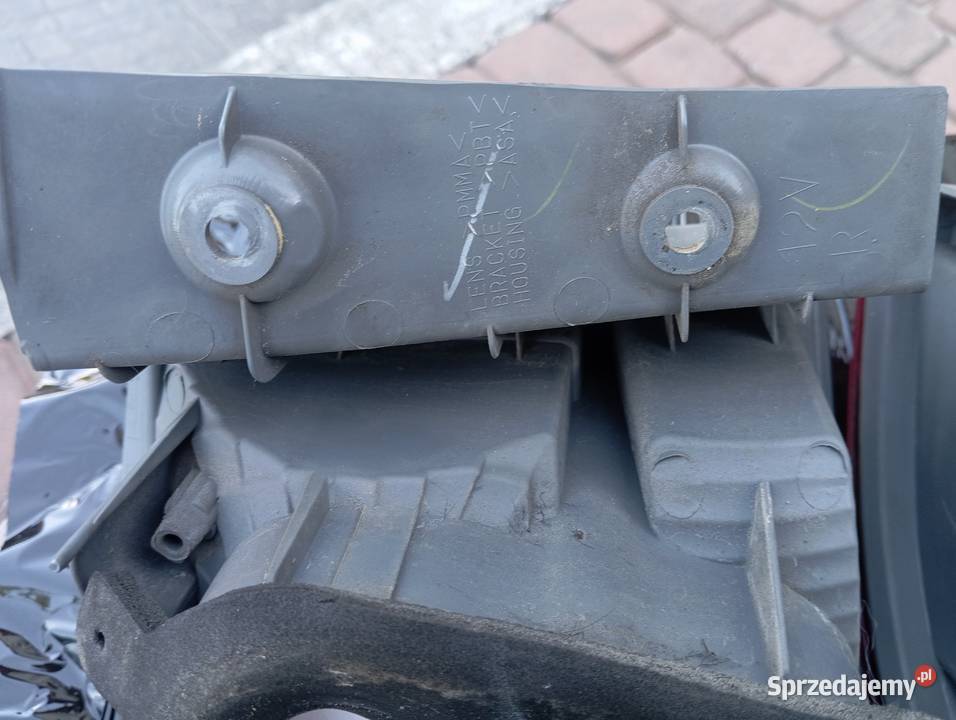 Mitsubishi Pajero SPort 2 lampy tył tylne osobowe Ruda Śląska