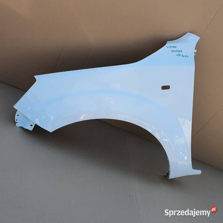 NISSAN NAVARA NP300 D23 BŁOTNIK LEWY Trzciel