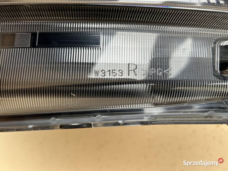 MITSUBISHI ECLIPSE CROSS W3153 Reflektor Lampa sprzedam