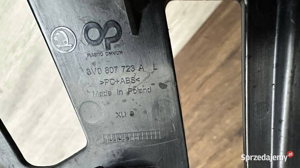 UCHWYT ŚLIZG ZDERZAKA PRZÓD LEWY SKODA SUPERB