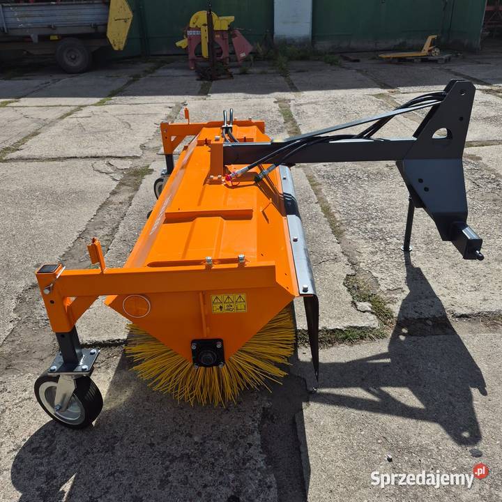 Zamiatarka ciągnikowa T 8011 POM Augustów 20m w Rolnictwo