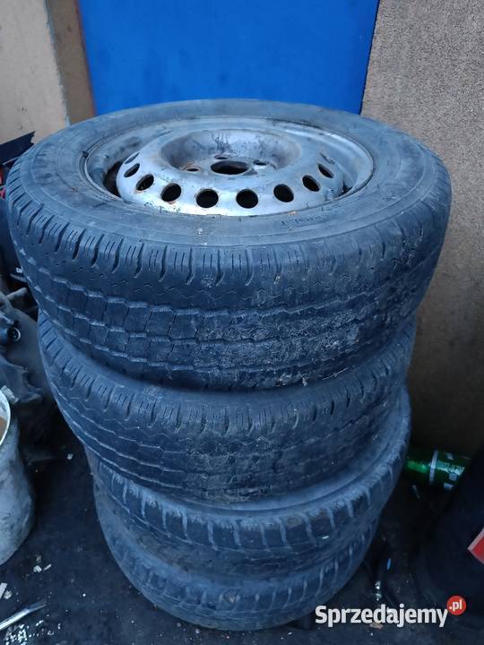 Komplet opon z felgami stalowymi 20565R15C Samochodowe Słomniki