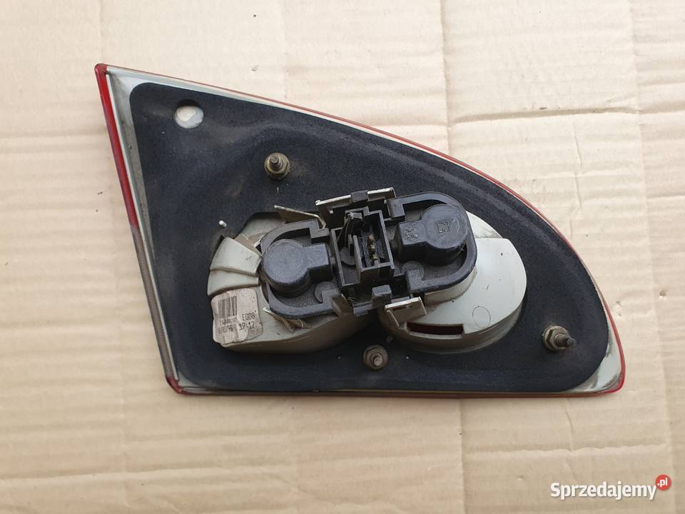 Lampa prawa klapy tył toyota avensis t22 kombi osobowe Lampy tylne Pszczyna