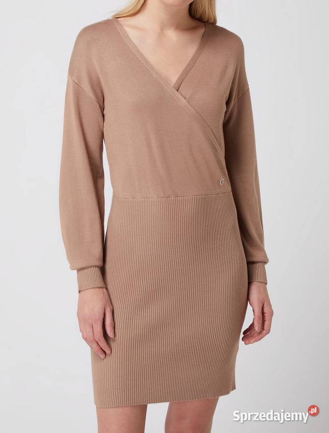 GUESS DZIANINOWA SUKIENKA PRĄŻKOWANA BRĄZOWA 40 Guess Kalisz